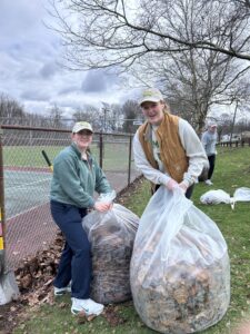 Students cleaning up Homer Wheaton park on DIVE Day